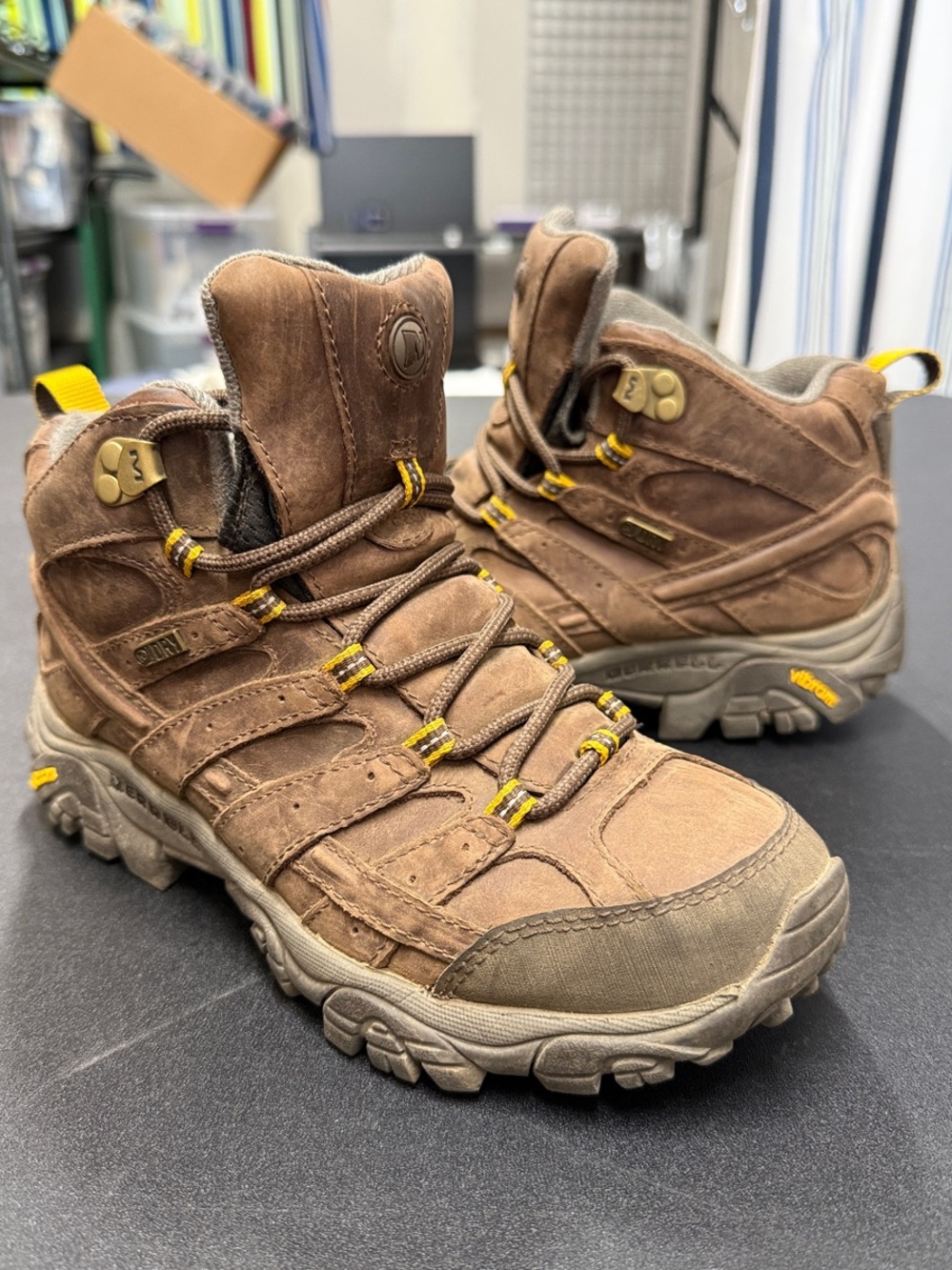 Merrell Moab 2 Womens Size 7 Hiking Boots Mid Waterproof Brown